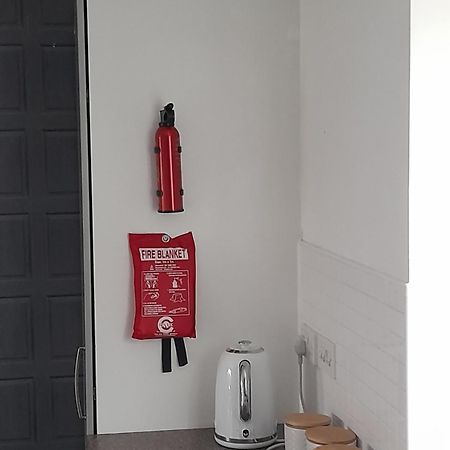 סוליהול Penthouse Apartment Free Wi-Fi & Parking Occasional Bed Available מראה חיצוני תמונה