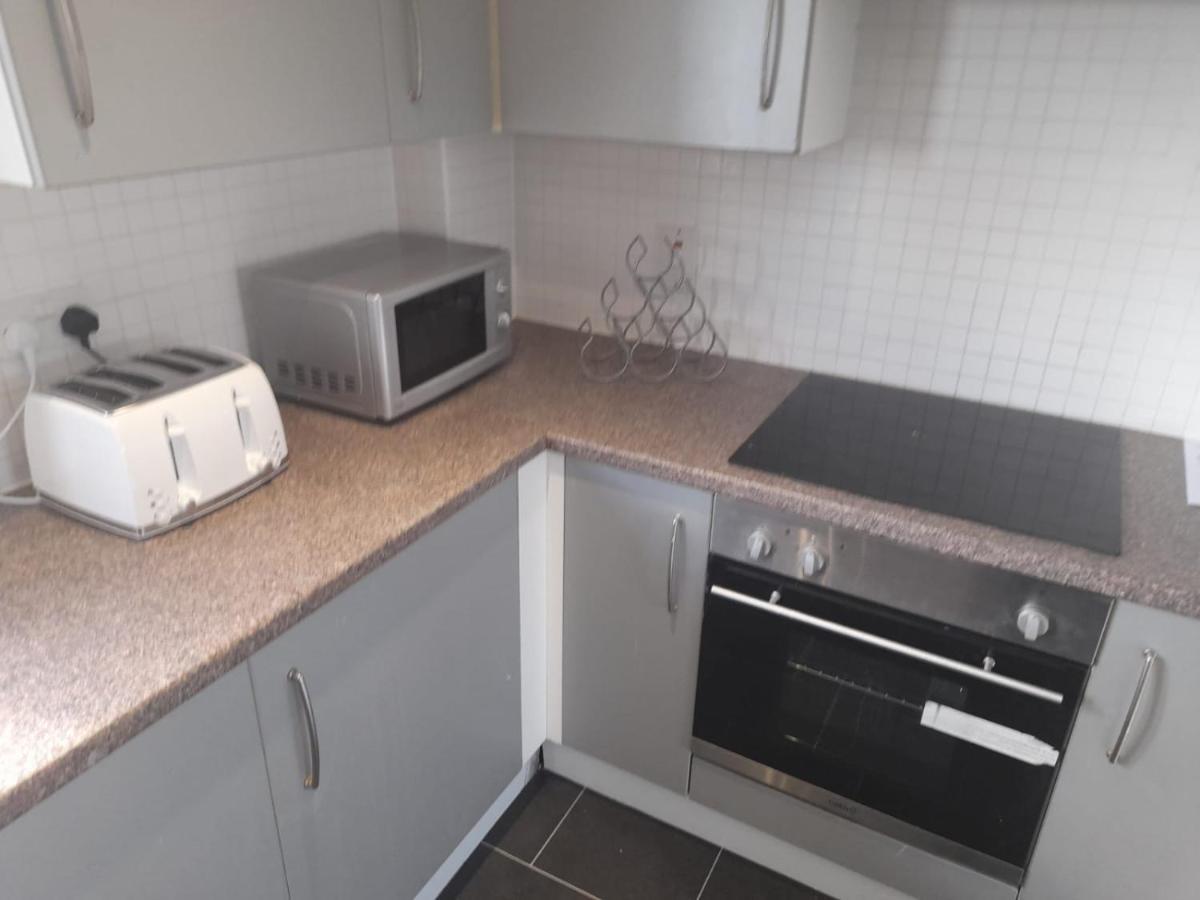 סוליהול Penthouse Apartment Free Wi-Fi & Parking Occasional Bed Available מראה חיצוני תמונה