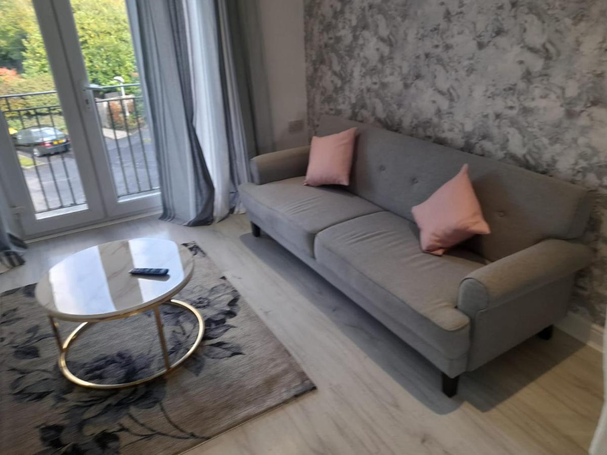 סוליהול Penthouse Apartment Free Wi-Fi & Parking Occasional Bed Available מראה חיצוני תמונה
