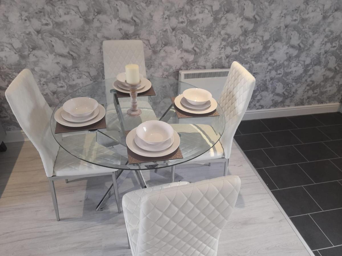 סוליהול Penthouse Apartment Free Wi-Fi & Parking Occasional Bed Available מראה חיצוני תמונה