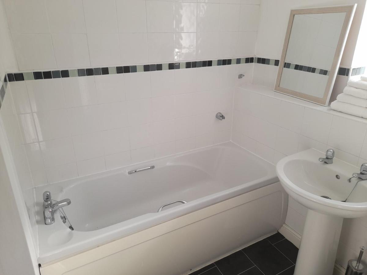 סוליהול Penthouse Apartment Free Wi-Fi & Parking Occasional Bed Available מראה חיצוני תמונה